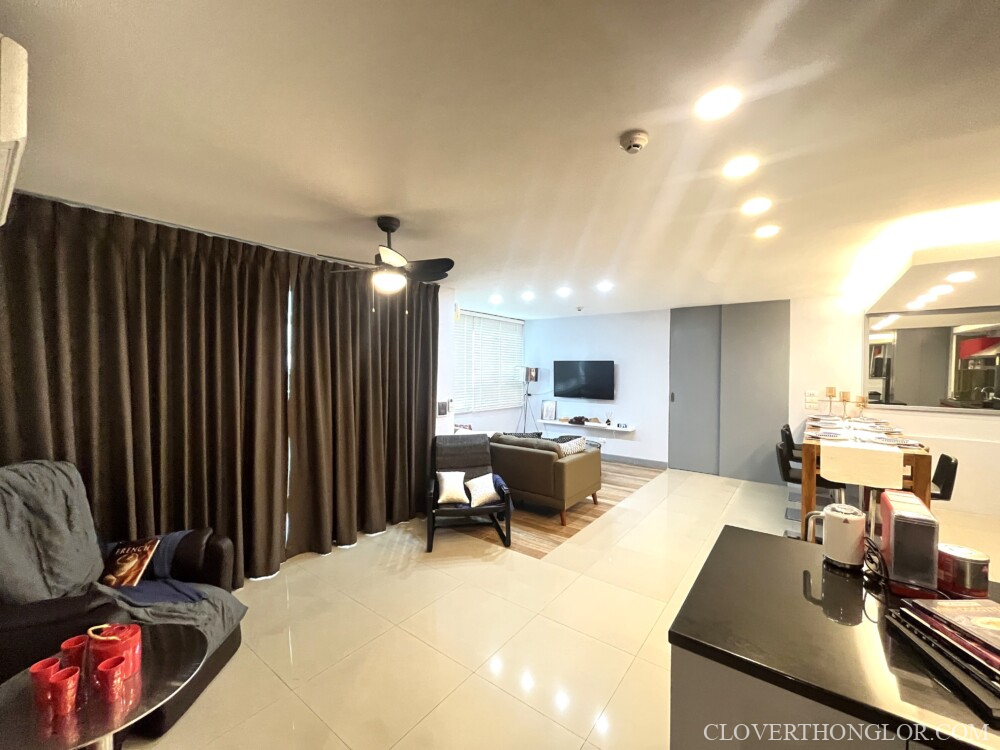 Modern living room with cozy furnishings