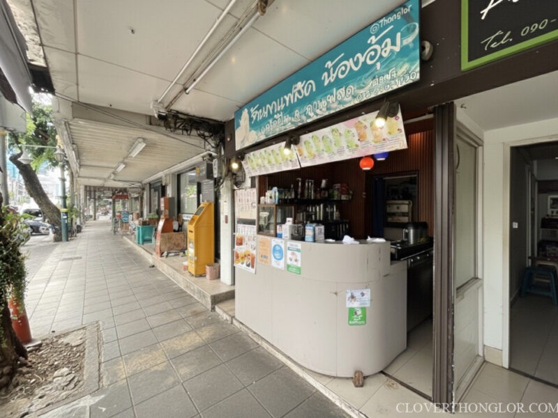 2-2 Nong Aum Cafe stand across Thonglor Soi 18 with 3-minute walk new