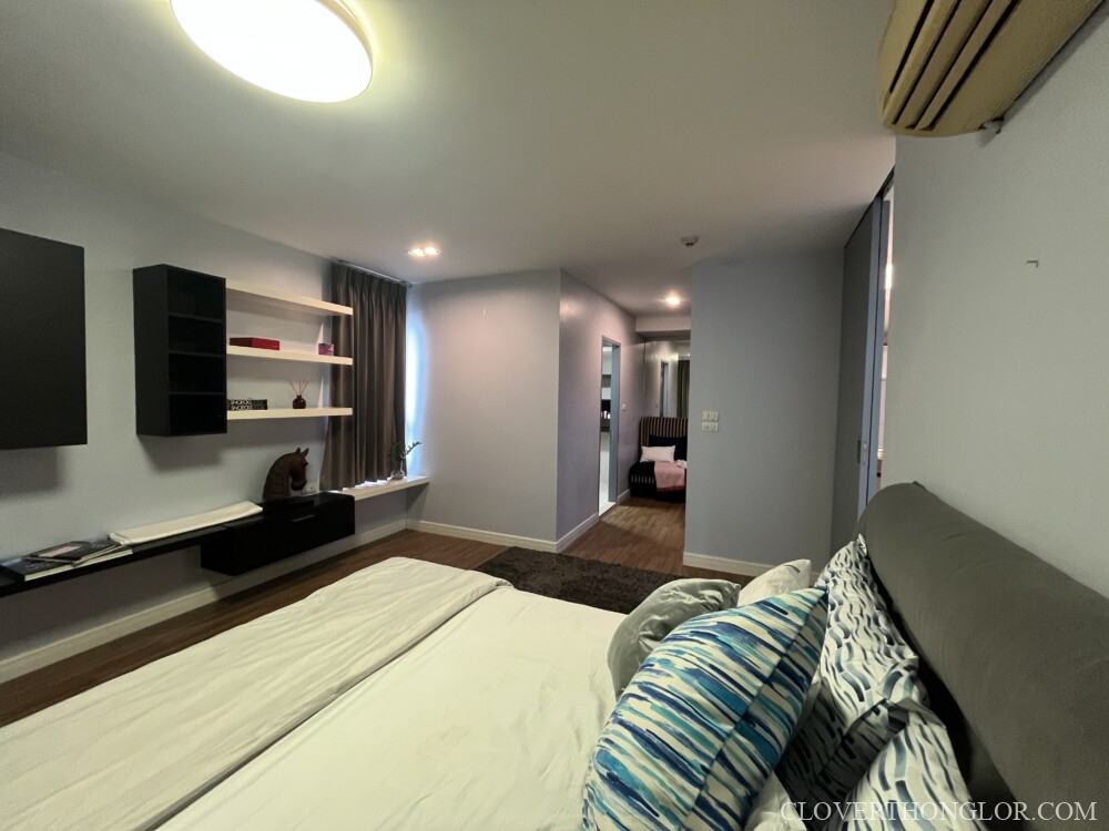 Spacious modern bedroom with decor