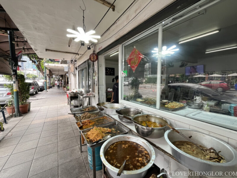 3-3 Thai Cafeteria-Style Food