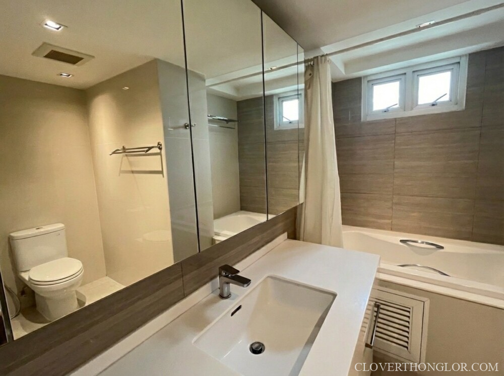 DDW 7 bathroom in bedroom