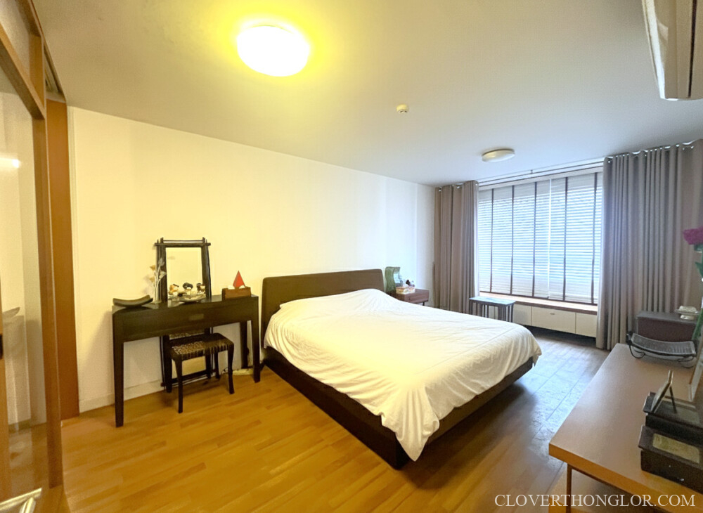 SSW bedroom from entrace