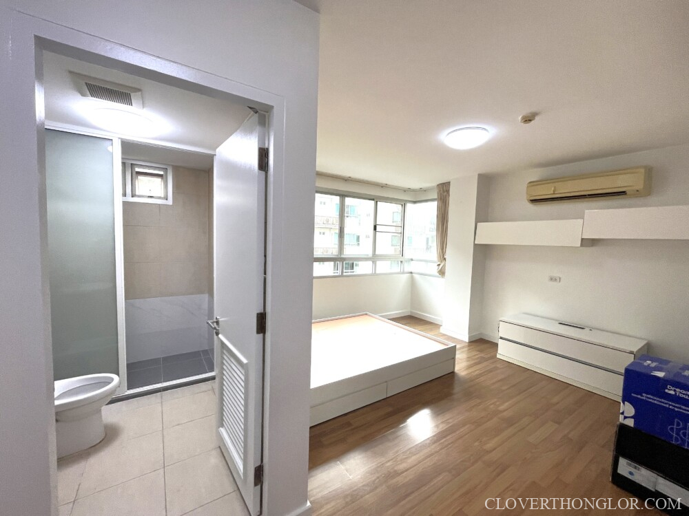 master bedroom from entrance