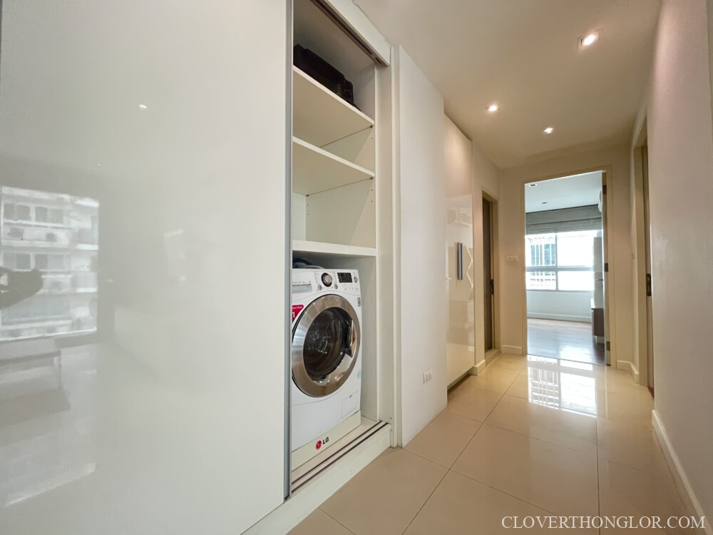 DDW washing machine in cabinet