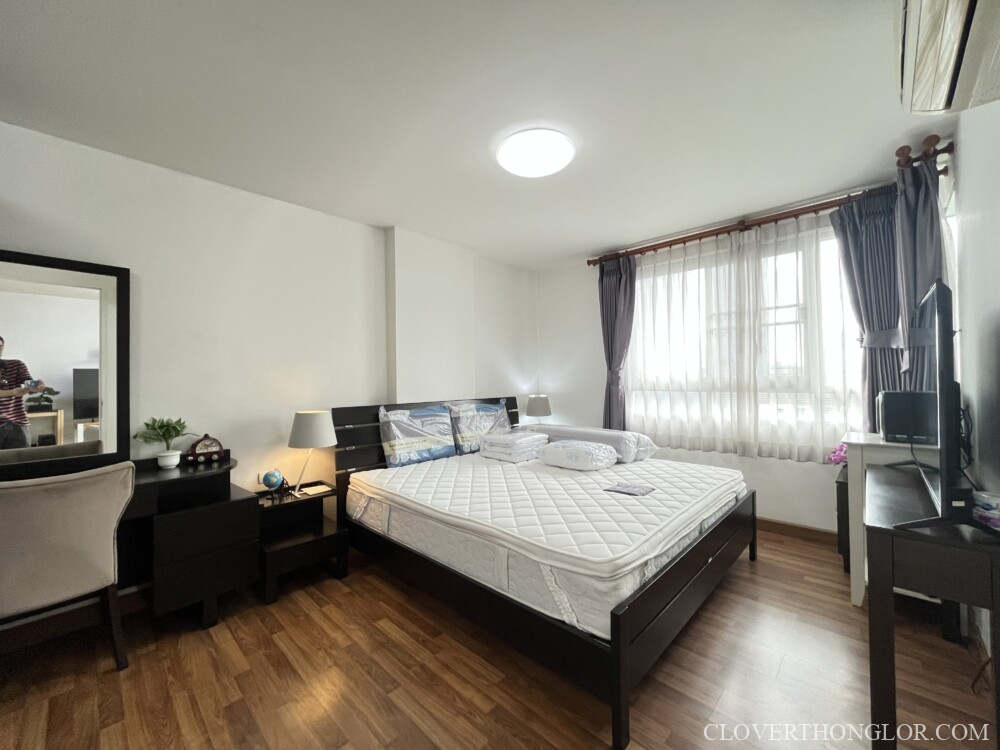 JT9 bedroom from entrace