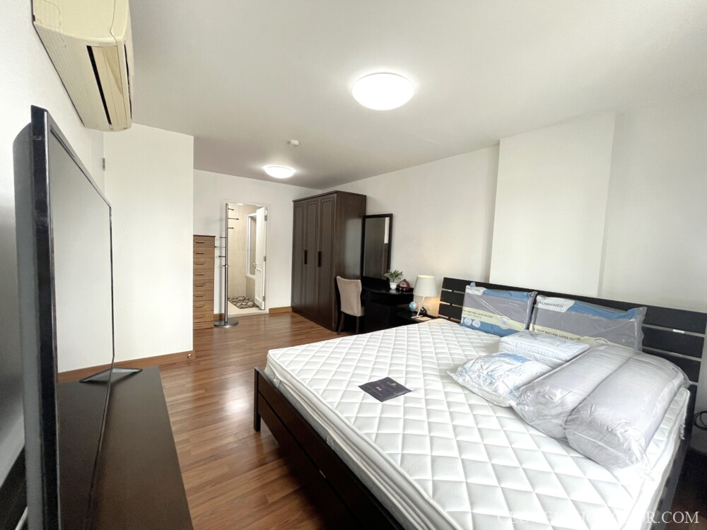 JT9 bedroom from windows