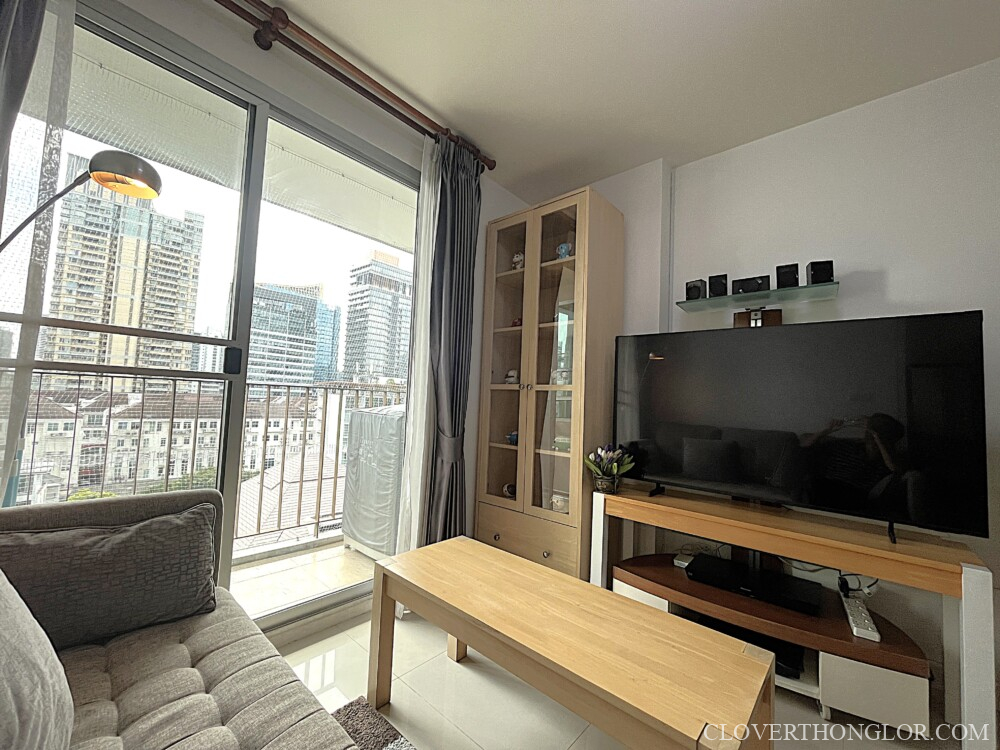 JT9 city view and tv from sofa