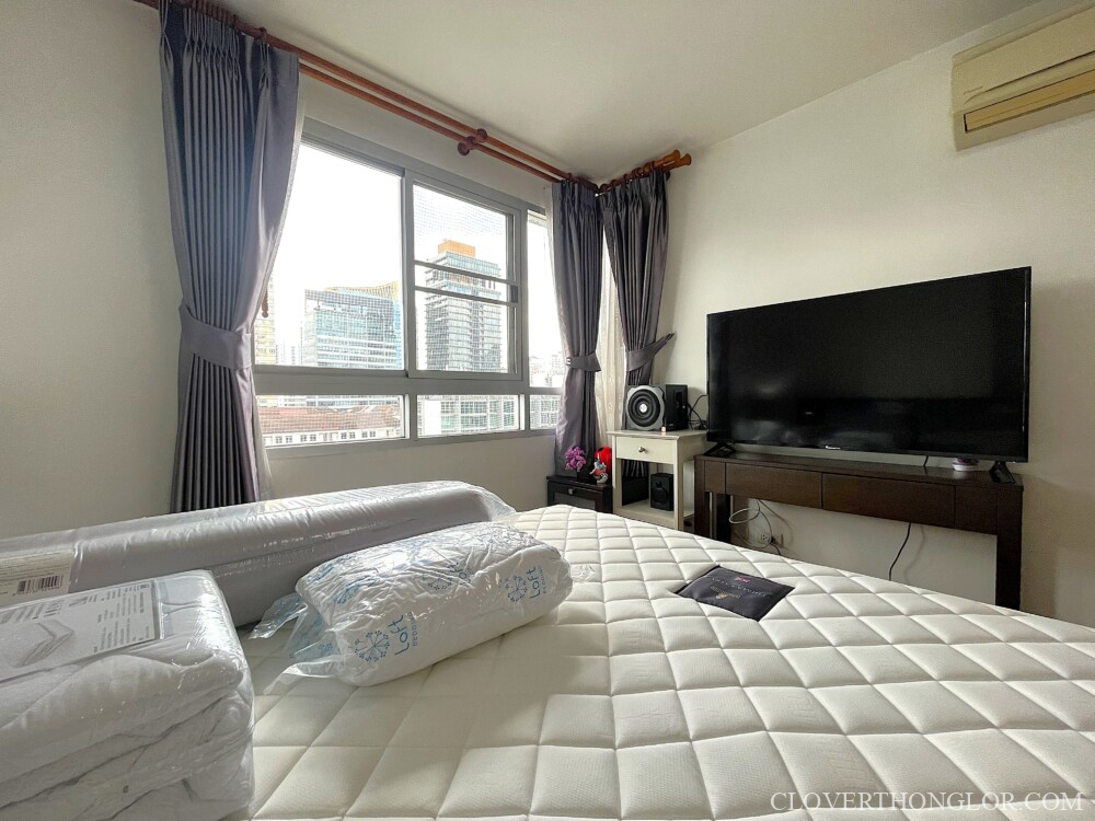 JT9 city view from the bed