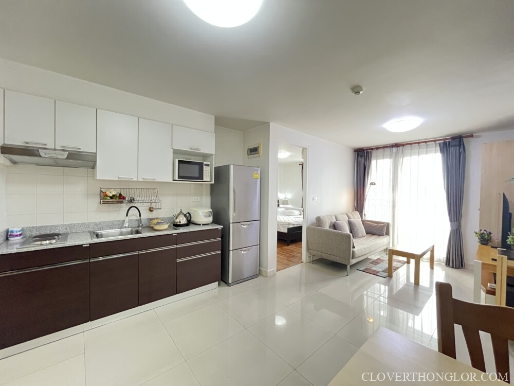 JT9 kitchen and living room from dinning table