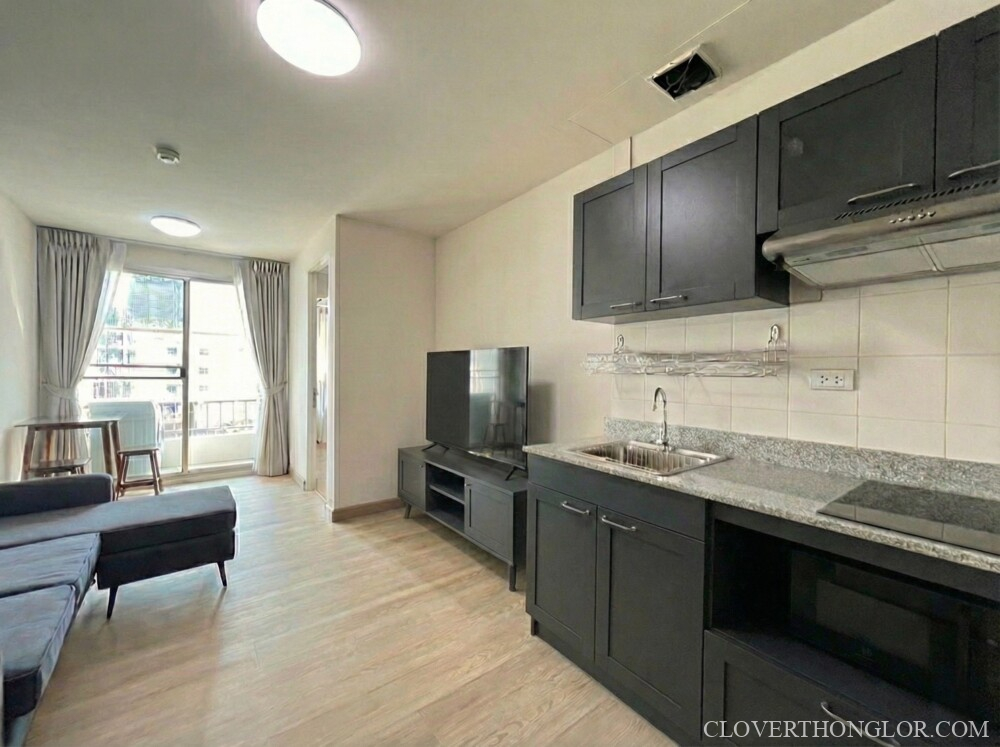 KW living room from entrace with kitchen