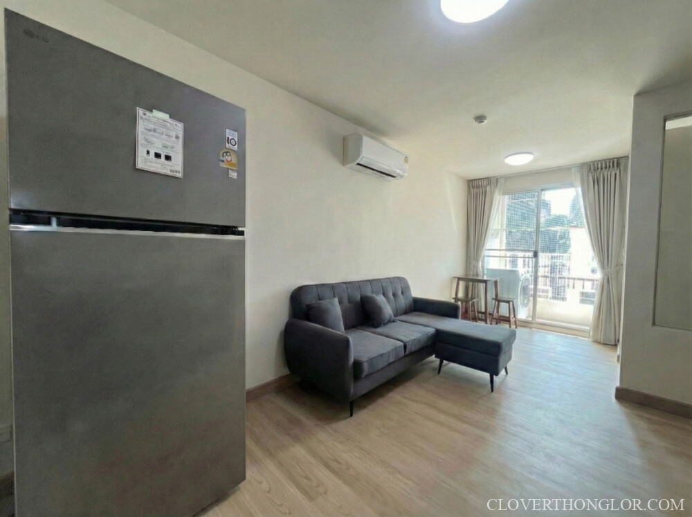 KW living room from kitchen