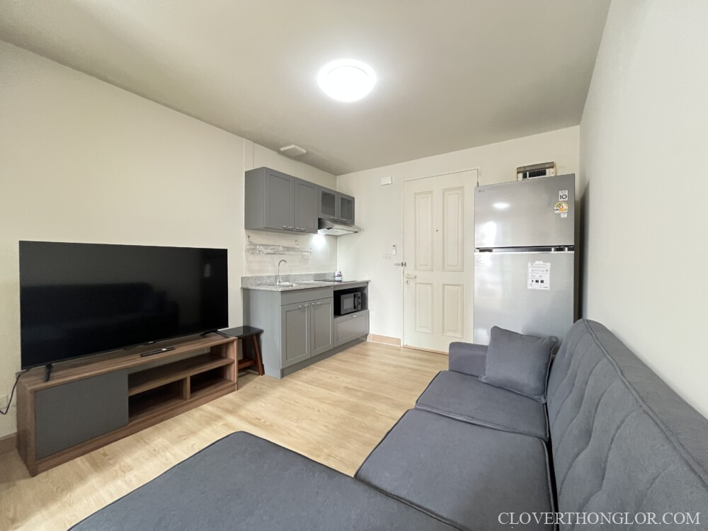 KW sofa tv and refridgerator