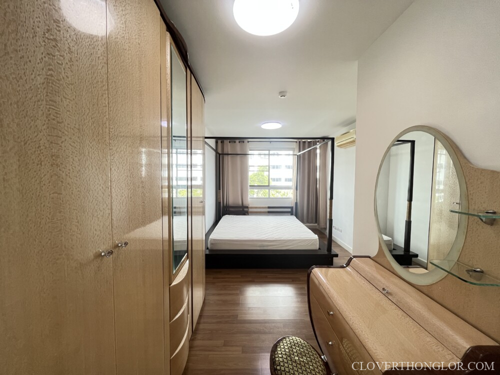 PSM closet and makeup table