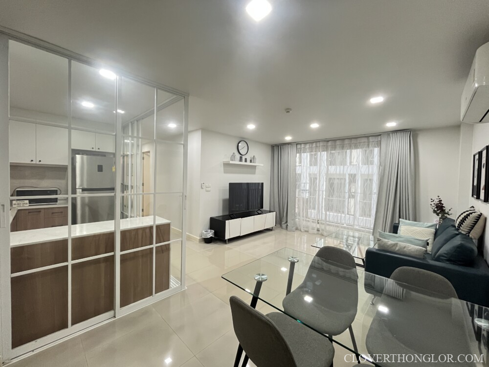 S32 living roon from dinning table