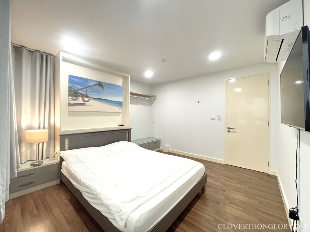 S32 second bedroom from windows