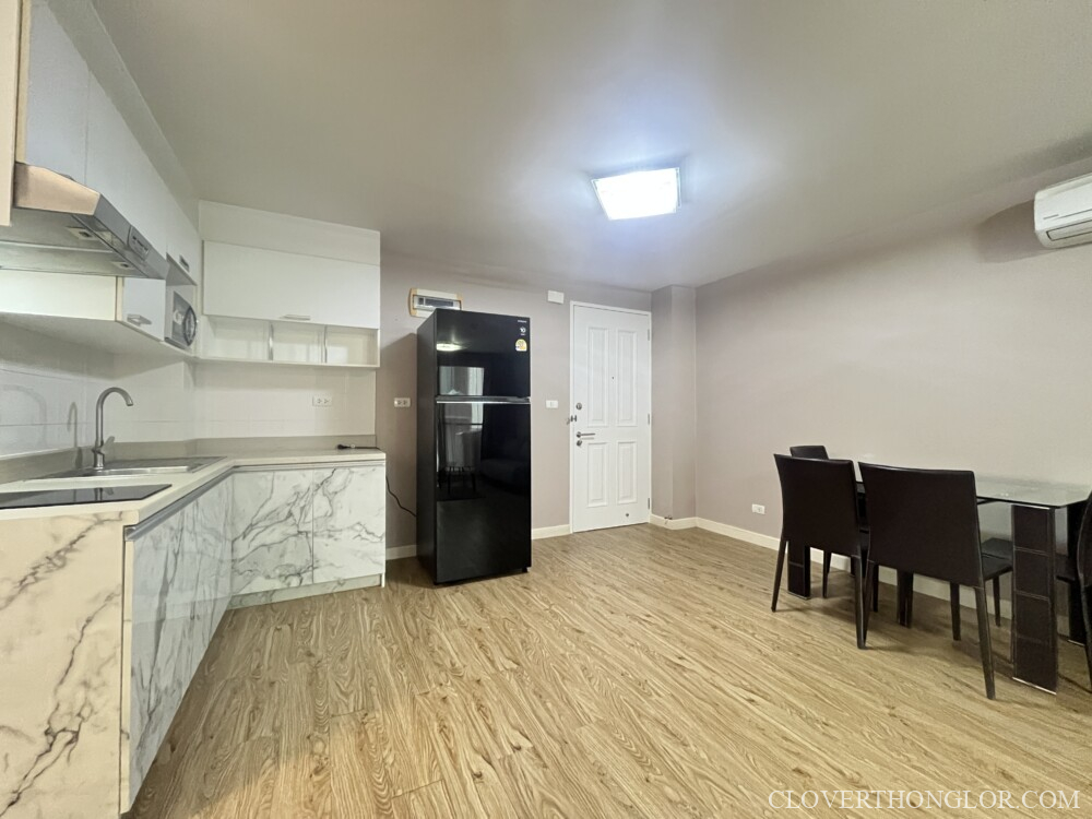 S53 kitchen and dinning table