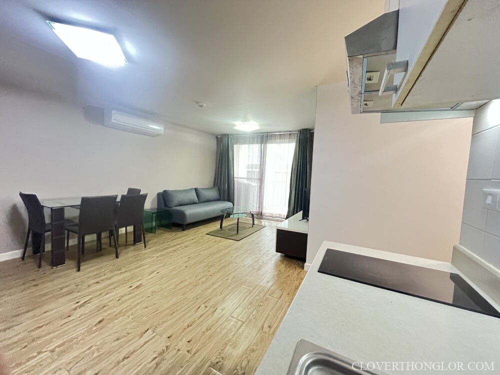 S53 living room from kitchen