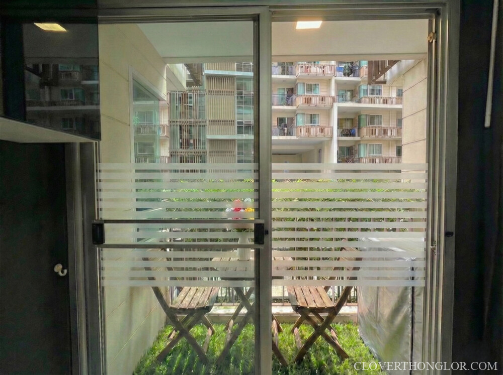 SNY balcony with table and chairs AI edited