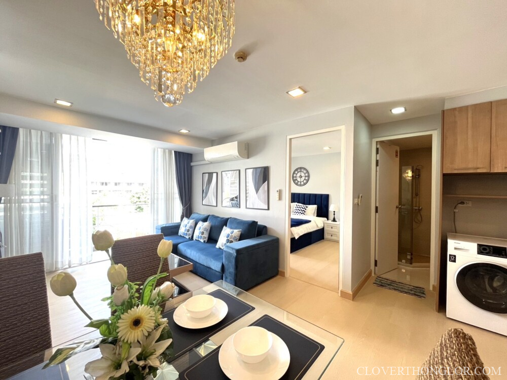 1 LM-Alcove49 dining table with chandelier