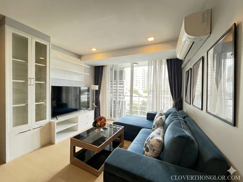 2 LM-Alcove49 sofa and tv