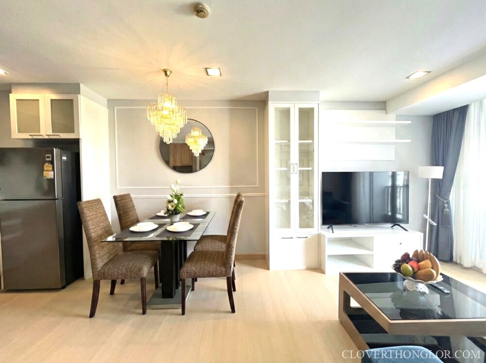 5 LM-Alcove49 dining table and TV