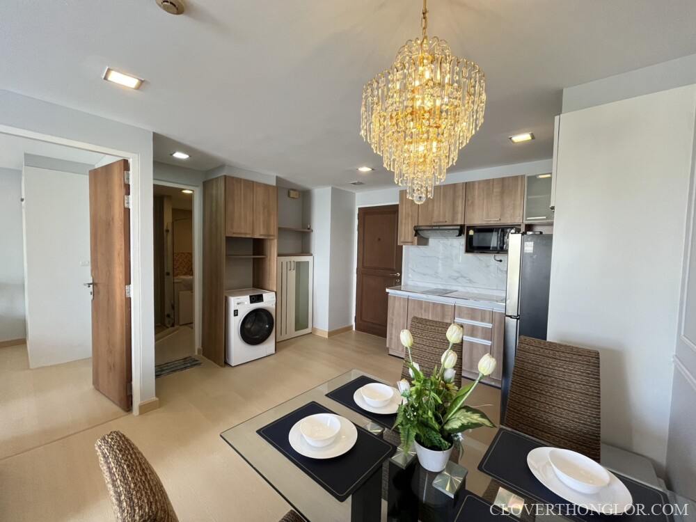 6 LM-Alcove49 dining table and kitchen