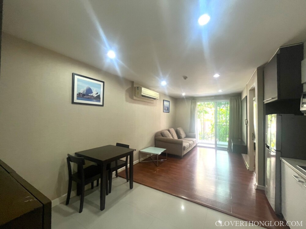 01 AEH living room from entrance