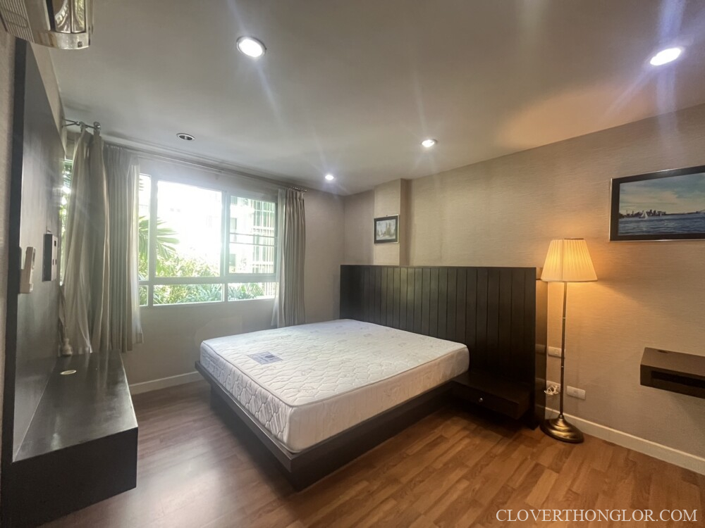 05 AEH bedroom from entrance