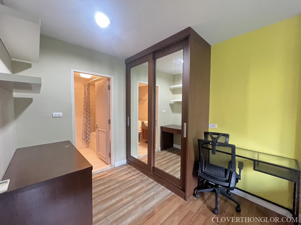 08 make-up table and cabinet TAO