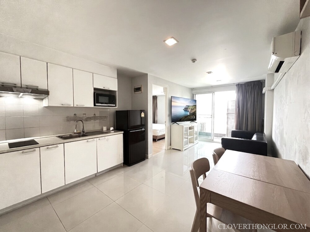 01 living room from dining table Bebe