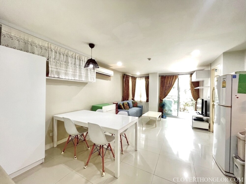 01AA living room from entrance DA