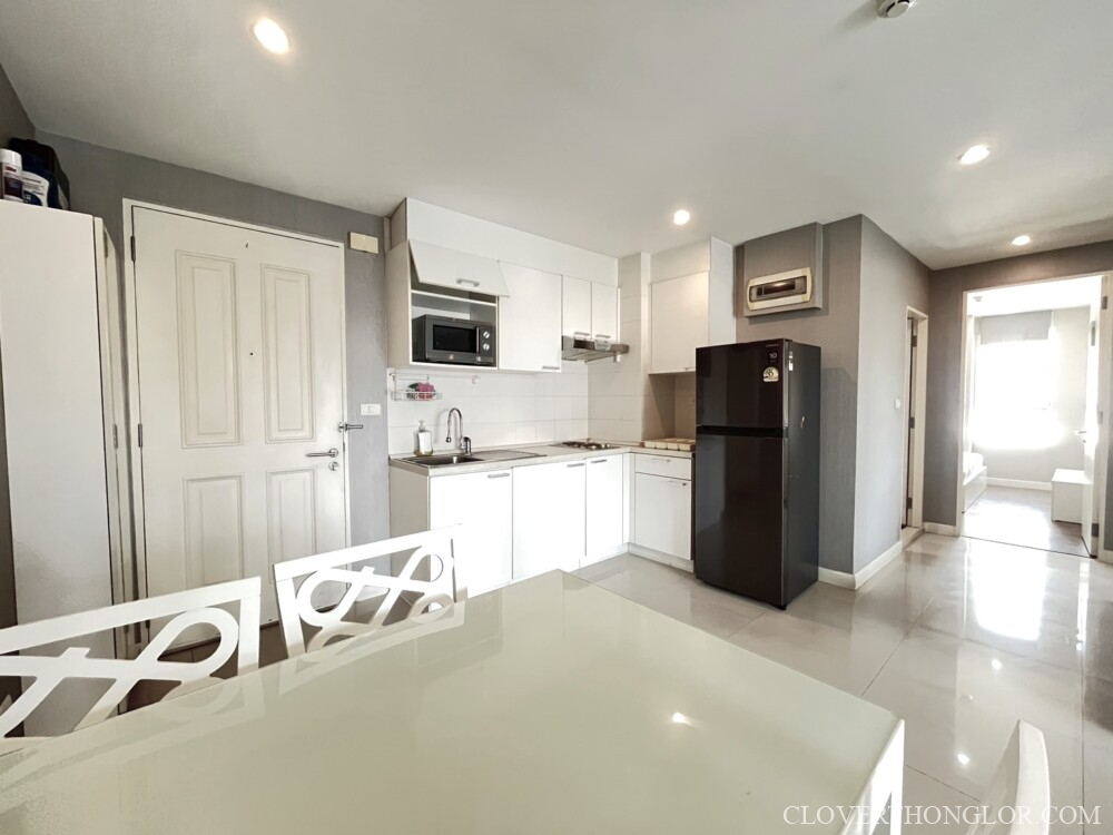 02 dining table and kitchen WAN