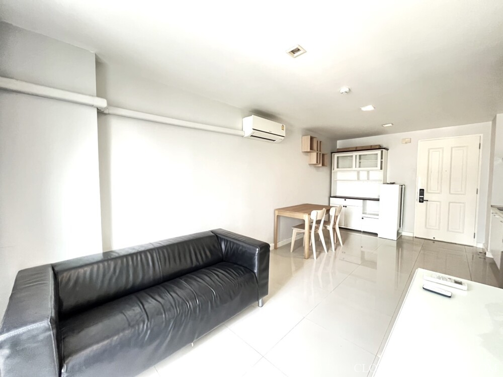 02 living room from windows Bebe