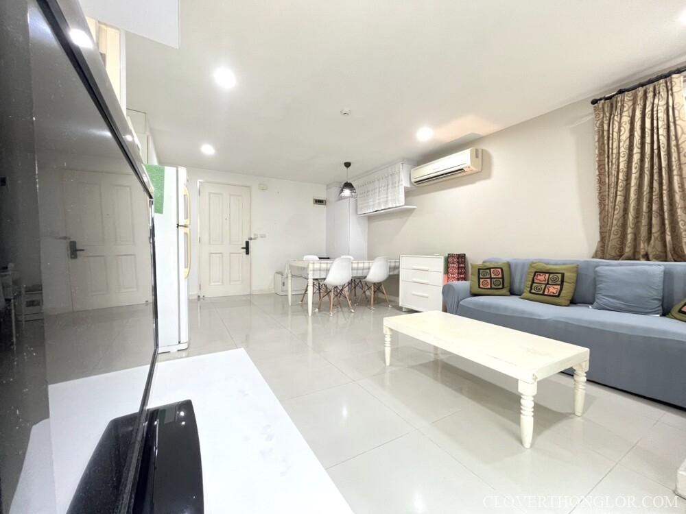 03BX living room from balcony DA