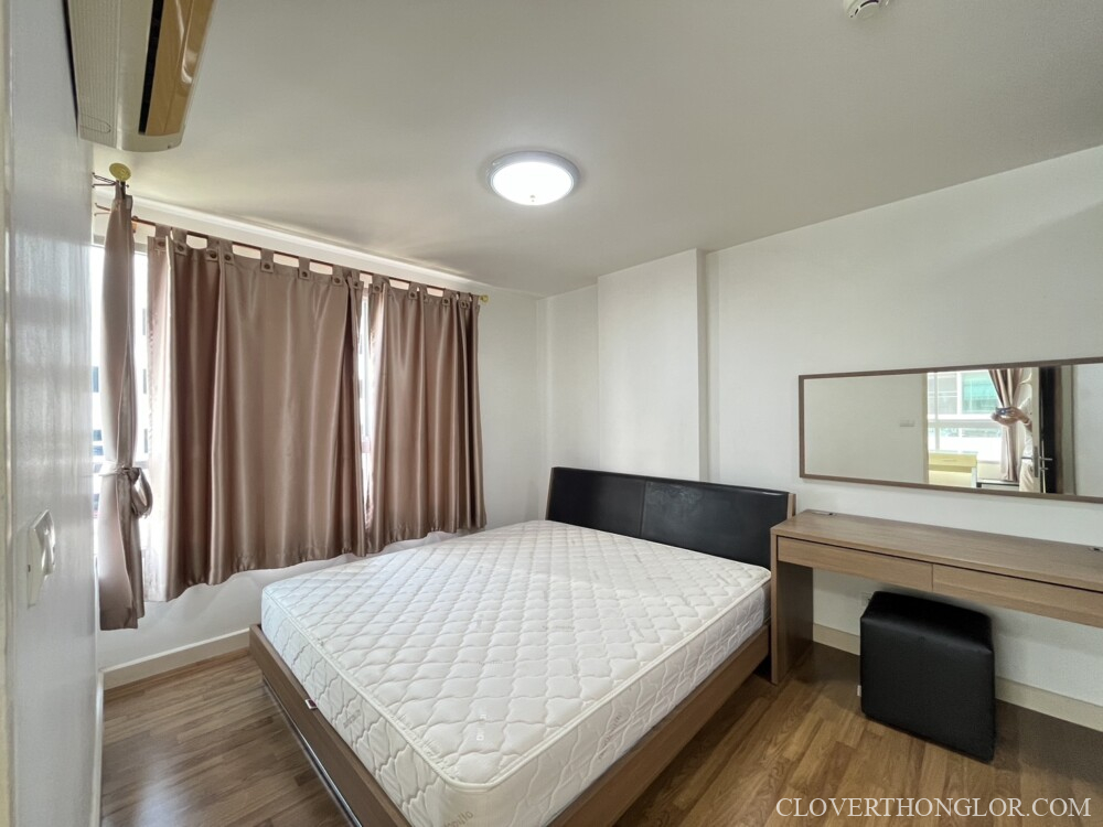 06 bedroom from entrance