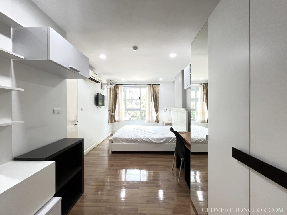 06CX bedroom from bathroom DA