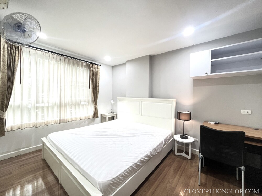 06 bedroom from entrance