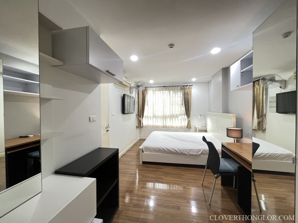 07 bedroom from bathroom DA