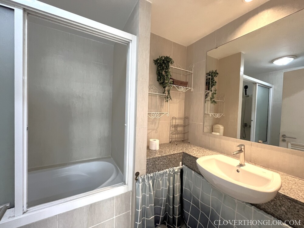 08 bathroom DA