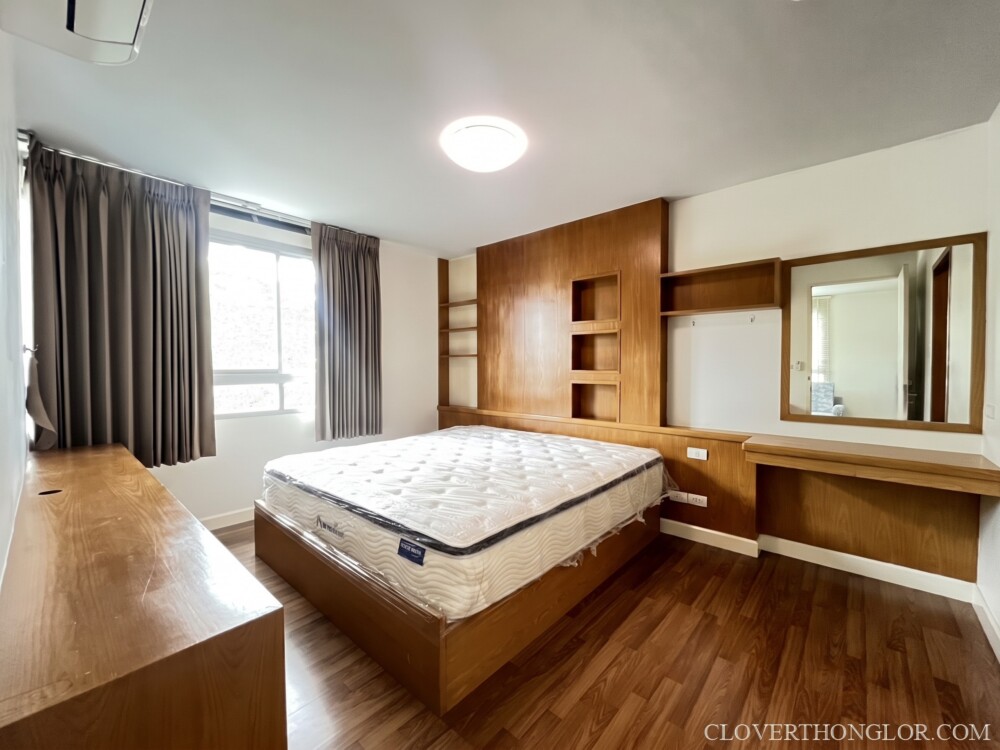 06-SWN-bedroom-from-entrance