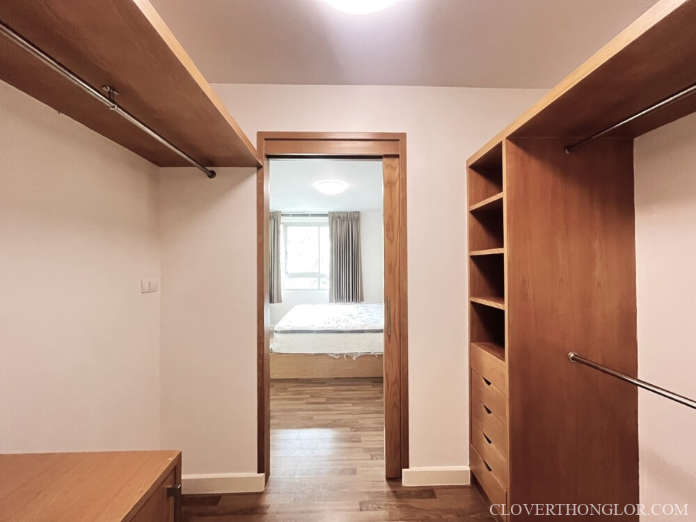 07 SWN walk-in closet