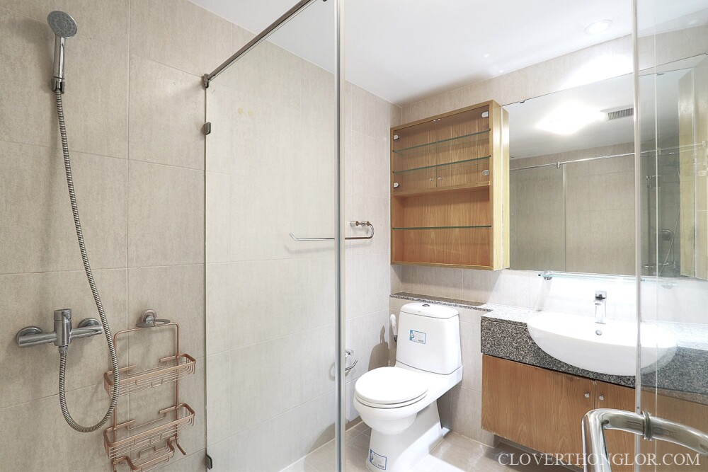 08 SWN bathroom